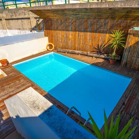 Azorazul - Pool & Hostel Ponta Delgada (Sao Miguel)