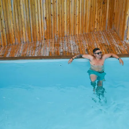 Azorazul - Pool & אכסניה