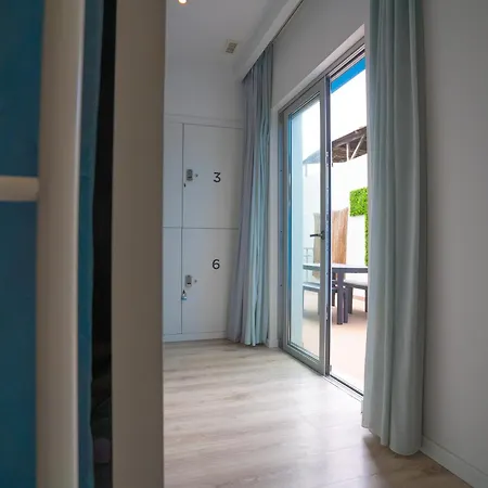 Hostel Azorazul - Pool &